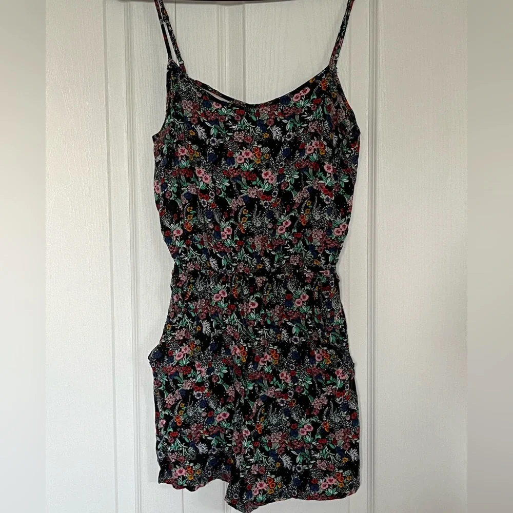 💫2/$20 H&M Divided floral romper size 4 - Picture 1 of 11